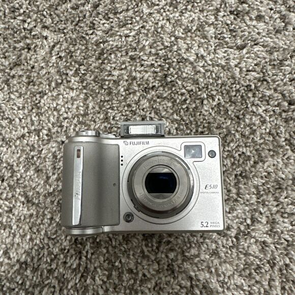 Fujifilm Finepix E510 Digital Camera 5.2MP Compact 2000s Tested & Working - Picture 1 of 7